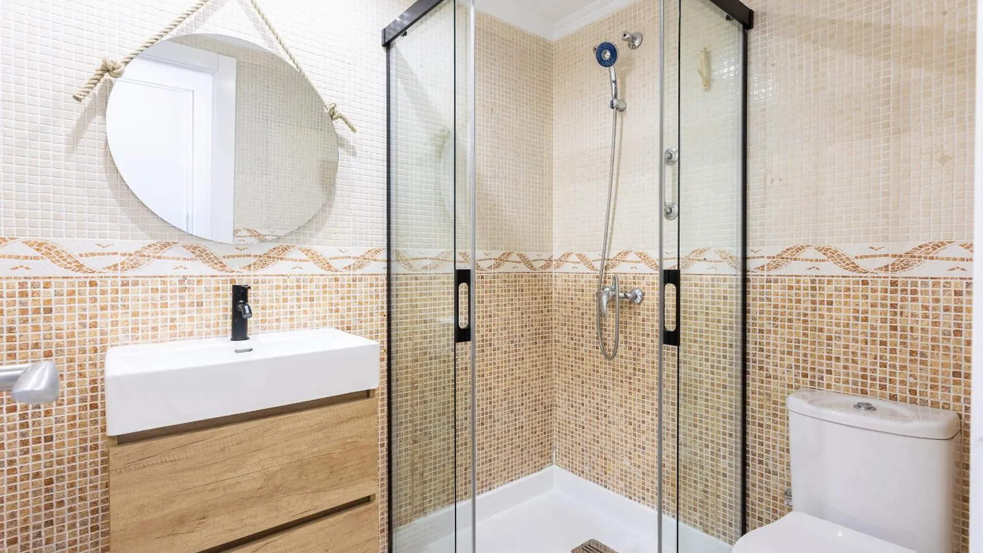 Vivendos - Tr23 - Roca Chica Apartment Torremolinos 0*,